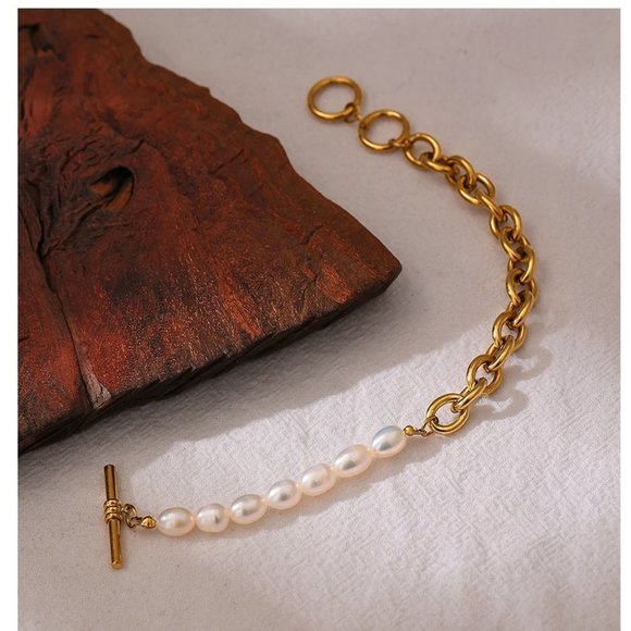 New 18K Gold Plated Natural Pearl Circle Bar Toggle Bracelet - Picture 5 of 6